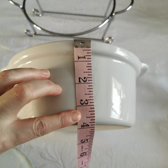 White Stoneware Casserole Dish With Cradle & Lid - Picture 6 of 7